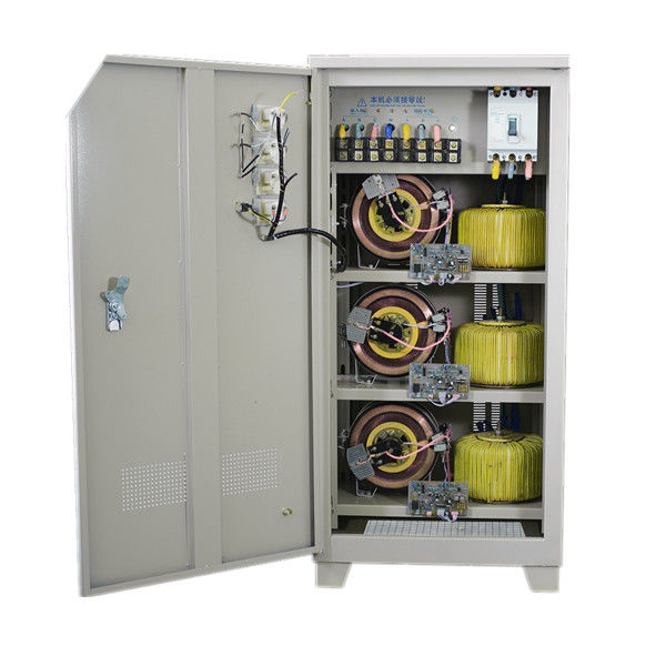 가득 차있는 자동적인 3개는 산업 사용을 위한 전압 안정제 60KVA 380V를 실행합니다